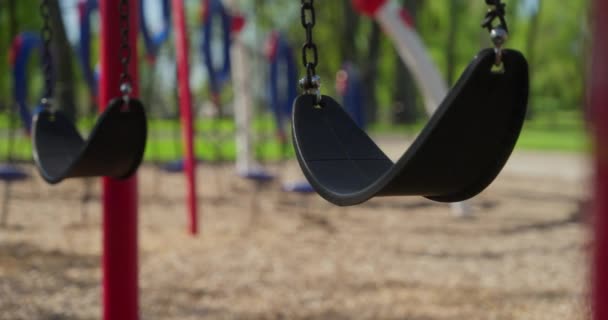 Closeup View Empty Chain Swings Moving Wind Park Bismarck Βόρεια — Αρχείο Βίντεο