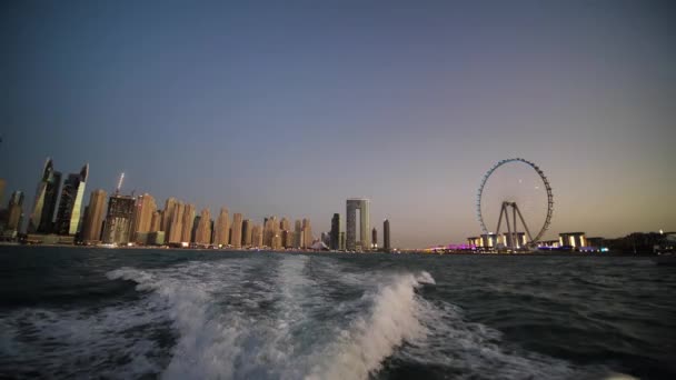 Dubai Cityscape Skyline Alacakaranlık Dönme Dolap Bluewaters Adası Sahil Kuleleri — Stok video