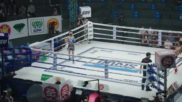 Muay Thai Players Mask Walking Boxing Ring Match Rajadamnern Stadium — стокове відео