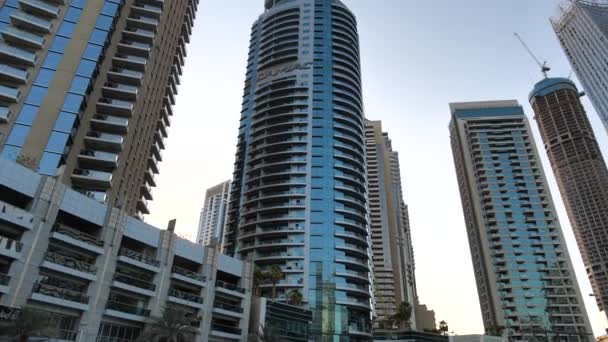 Dubai Waterfront Skyscrapers Residential Towers Residences Condominiums Βράδυ Πανόραμα — Αρχείο Βίντεο
