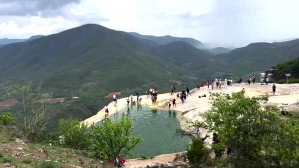 Panoráma Dolly Kilátás Természetes Termálfürdőre Hegy Tetején Hierve Agua San — Stock videók