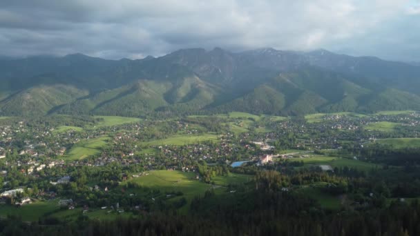 Uitzicht Vallei Vanaf Gubawka Gubalowka Landschappelijke Vogelvlucht Besneeuwde Poolse Tatra — Stockvideo