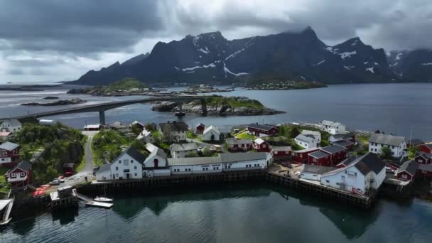 Luftaufnahme Rund Die Insel Hamnoy Bewölkten Lofoten Norwegen Umlaufbahn Drohnenschuss — Stockvideo