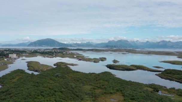 Vue Aérienne Sleneset Avec Des Îles Désolées Vertes Luxuriantes Établissement — Video