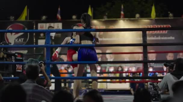 Femei Muay Thai Boxeri Lupta Inel Timpul Unui Meci Banchamek — Videoclip de stoc