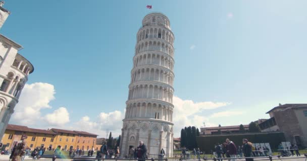 Ανυψωμένος Πύργος Στην Πίζα Της Ιταλίας Περαστικοί Τουρίστες — Αρχείο Βίντεο