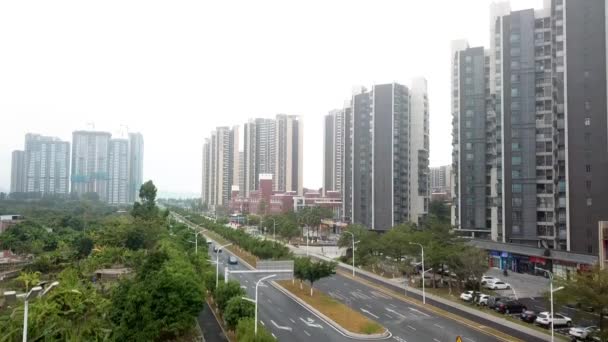 Drohnenangriffe Auf Den Stadtrand Von Guangzhou Während Eines Nebligen Nebligen — Stockvideo