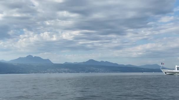 Egy Turistahajó Halad Kereten Genfi Tavon Hajózik Nyugat Európa Legnagyobb — Stock videók