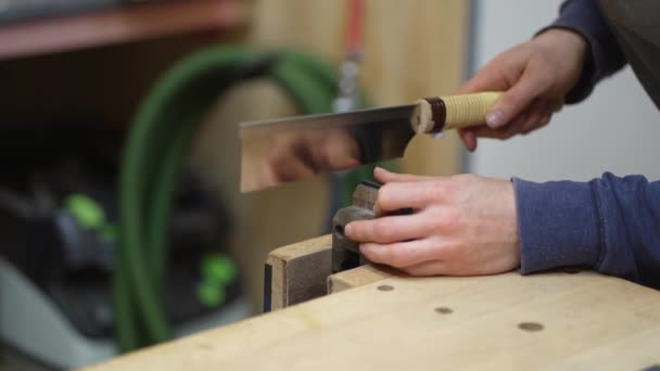 Luthier Märkning Platser För Att Fästa Utgångspunkten För Strängar Fretboard — Stockvideo
