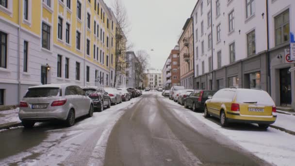 Śnieżna Ulica Miasta Oslo Dzielnica Majorstuen Samochodami Śnieg Zima — Wideo stockowe