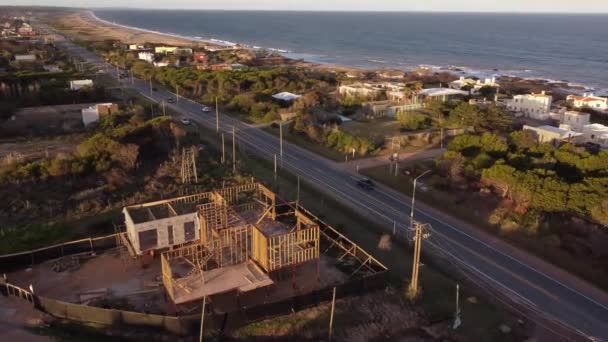 Vista Aérea Pueblo Orillas Del Océano Atlántico Atardecer Uruguay Playa — Vídeo de stock