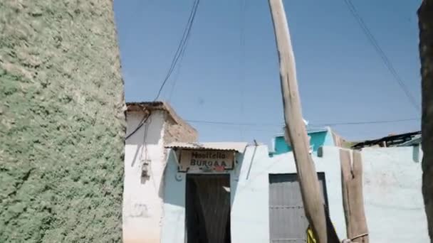 Pov Une Personne Marchant Dans Rue Harar Avec Des Locaux — Video