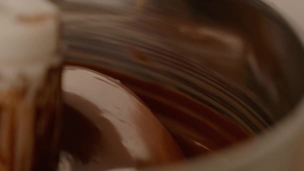 Brown Escuro Líquido Chocolate Fluxos Fundo Com Espaço Cópia Padaria — Vídeo de Stock