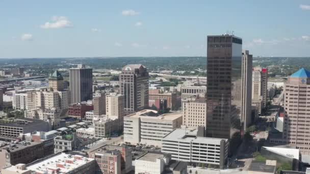 Dayton Ohio Skyline Close Vídeo Drone Movendo Esquerda Para Direita — Vídeo de Stock