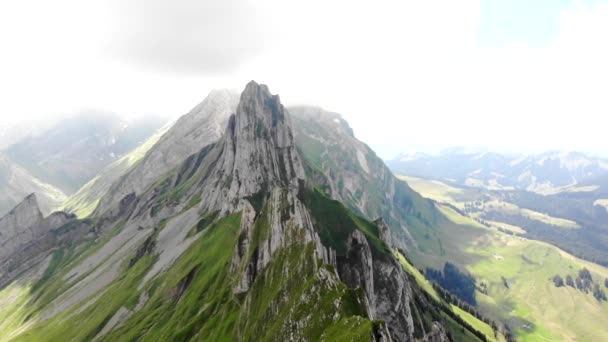 Flygöverflygning Över Klipporna Vid Schafler Appenzell Schweiz Mot Altenturm Topp — Stockvideo