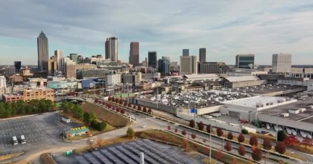 Atlanta Aerial V763 Low Level Flyover Georgia World Congress Center — Vídeo de stock