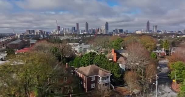 Atlanta Aerial V778 Low Level Flyover Train Tracks Inman Park — Vídeos de Stock