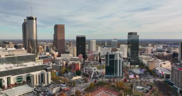 Atlanta Aerial V764 Drone Flyover Centennial Olympiske Park Flyve Igennem – Stock-video