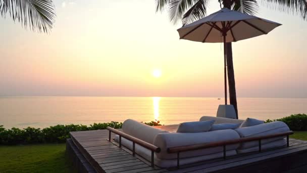 Tropical Sunset Caribbean Island Outdoor Couch Και Lookout Θέα Θάλασσα — Αρχείο Βίντεο
