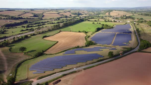 Tiro Aéreo Estático Grande Fazenda Solar Energia Renovável Campo Devon — Vídeo de Stock