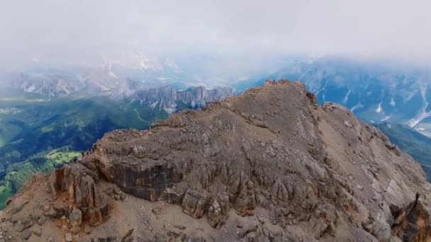 Luftaufnahme Auf Dem Felsigen Gipfel Des Monte Pelmo Den Dolomiten — Stockvideo