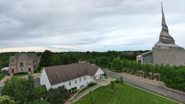 Panoramiczne Wideo Wiszące Nad Losem Świątyni Niepodległości Missouri Kościołem Chrystusa — Wideo stockowe