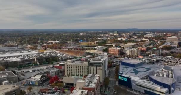 Atlanta Aerial V766 Low Altitude Flyover Urban Neighborhood Capturing Downtown — Stockvideo