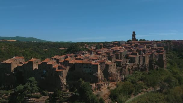 Flying Pitigliano Famous Tuscany Town Built Etruscan Tufa Rocks Old — Stock Video