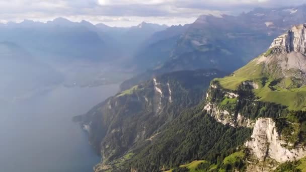 Vista Aérea Niederbauen Chulm Uma Manhã Verão Dourada Nos Alpes — Vídeo de Stock