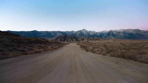 Gravel Road Leading Rugged Mountains Alabama Hills Lone Pine — Stock Video