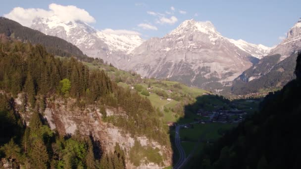 Images Aériennes Drones Poussant Avec Des Vues Spectaculaires Sur Montagne — Video