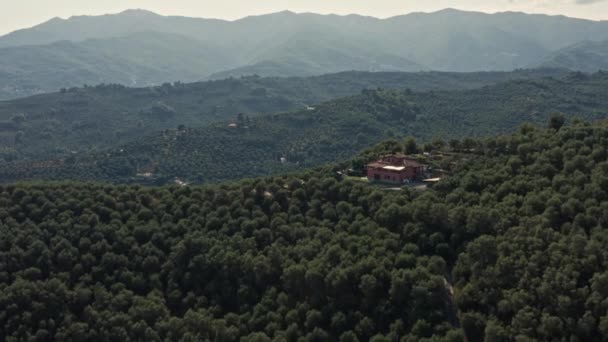 Летающий Над Домом Вершине Холма Лигурии — стоковое видео