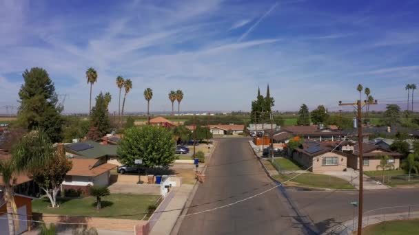 Colpo Aereo Lento Che Sorvola Quartiere Residenziale Rurale Basso Reddito — Video Stock