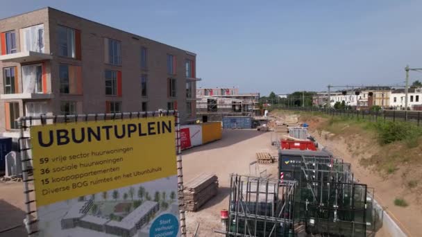 Aerial Approach Construction Site Information Banner Ubuntuplein Urban Development Real — Stock Video