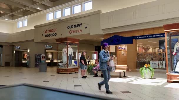 Zeitraffer Aufnahme Von Menschen Die Tagsüber Einem Einkaufszentrum Ohio Usa — Stockvideo