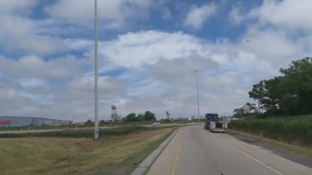 Conduciendo Junto Camión Que Está Parado Carretera Chicago Illinois Pov — Vídeos de Stock