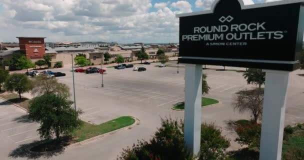Wejście Zaloguj Się Rock Premium Outlets Shopping Center Aerial Drone — Wideo stockowe