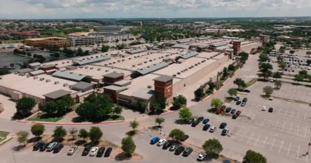 Rock Premium Outlets Aerial Drone Orbit High Shops Parking Lot — Stock Video