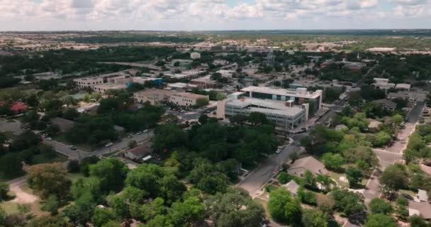 Downtown Rock Texas Aerial Pan Balra Külvárosi Építészet Napsütéses Nyári — Stock videók