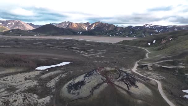 Vliegen Stutur Crater Met Onverharde Weg Uitzicht Bergen Hooglanden Van — Stockvideo