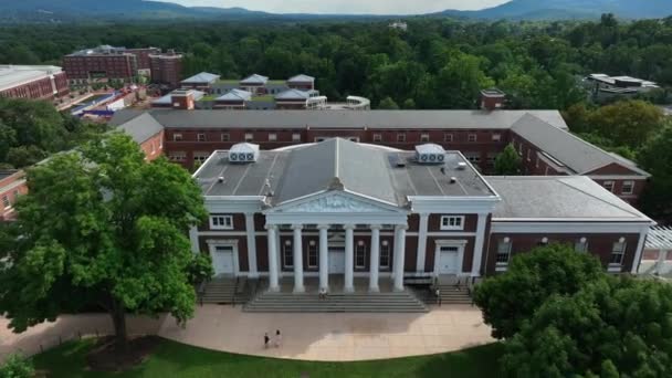 Charlottesville Virginia Aerial Univerzita Uva Vysokoškolské Pozemky Akademická Vesnice — Stock video