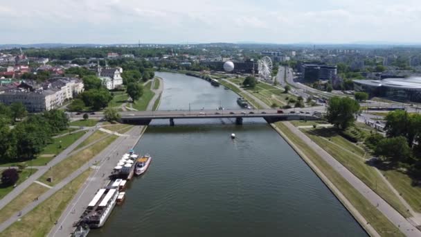 Flyover Řeky Wisa Vistula Blízkosti Centra Města Krakova Polsko Polské — Stock video