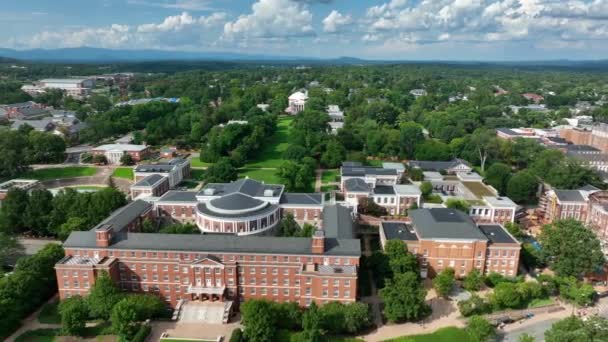 Campus Uva Universidade Virgínia Charlottesville Virgínia Aéreo Dia Ensolarado — Vídeo de Stock