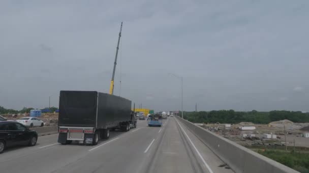 卡车Pov 在伊利诺伊州芝加哥的一座桥上开车 — 图库视频影像