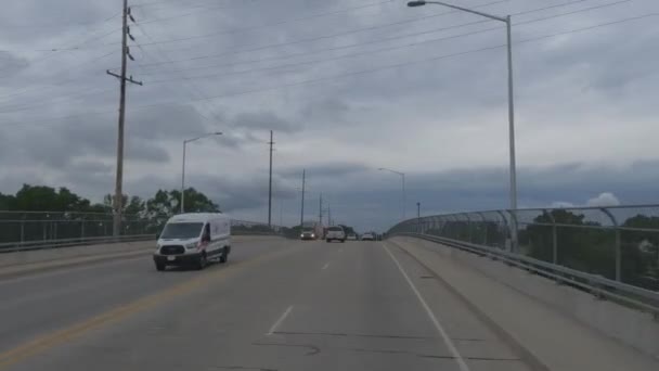 Lkw Fährt Über Eine Brücke Hammond Usa — Stockvideo