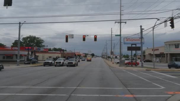 Caminhão Espera Luz Vermelha Para Virar Pov Verde — Vídeo de Stock