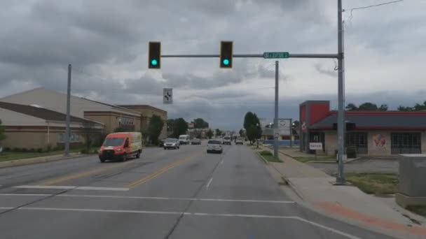 Pov Camión Conduciendo Por Lado Derecho Carretera Cruzando Una Luz — Vídeos de Stock