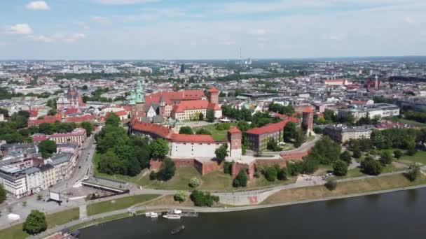 Flyover Del Castillo Real Wawel Río Vístula Wisa Cracovia Polonia — Vídeo de stock