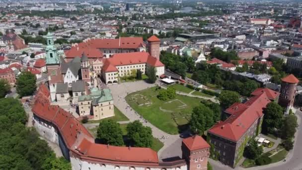 Flyover Wawel Royal Castle Cathedral Vistula Wisa River Krakov Polsko — Stock video
