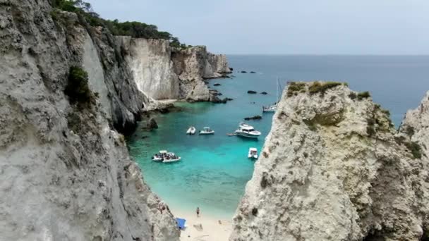 Drone Vangt Adembenemend Uitzicht Prachtige Kristalheldere Golven Van Adriatische Zee — Stockvideo